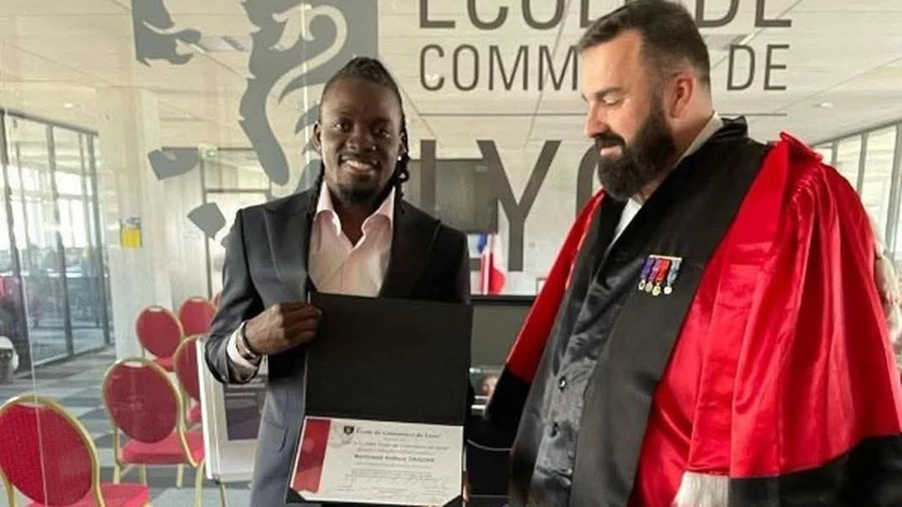 إنجاز أكاديمي.. بيرتراند تراوري يحصد درجة البكالوريوس في إدارة الأعمال بموازاة تألقه الكروي